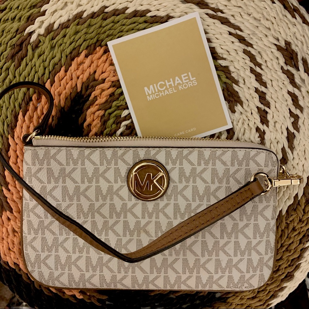 NWOT! Micheal Kors Wristlet. Never used!